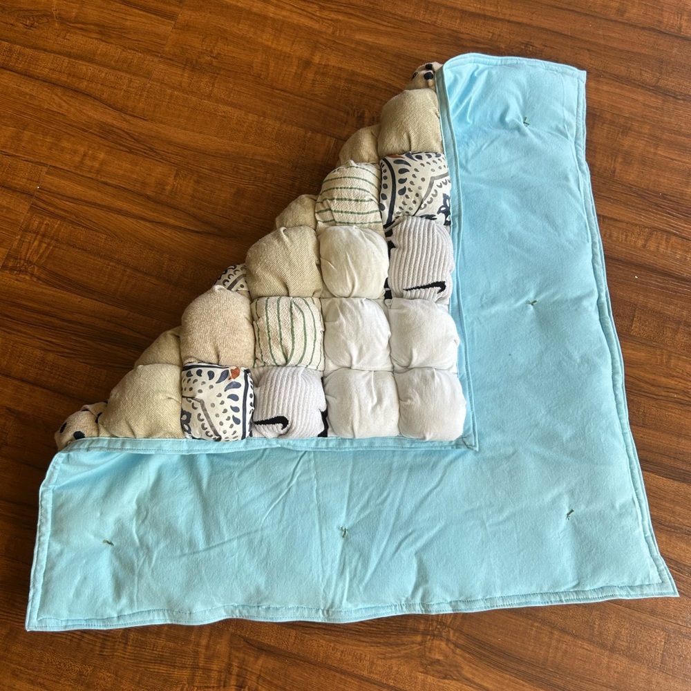 Handmade Puff Quilt - Picture 2 of 6